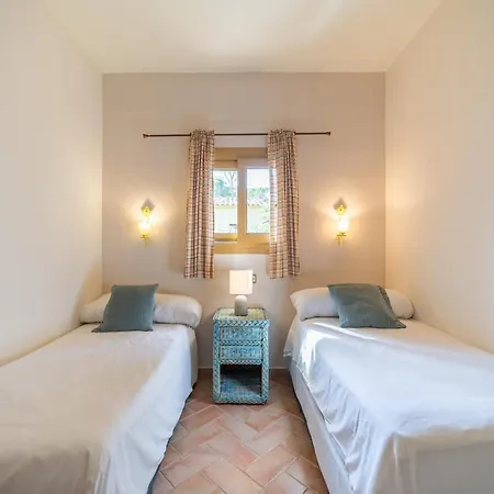 Spacious Near Beaches Villa
